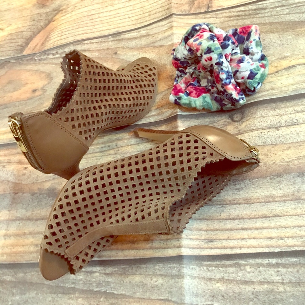 Marc Fisher peep toe booties 👠